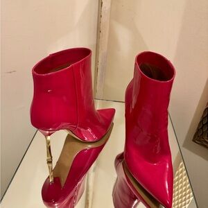 VALENTINO GARAVANI 160000 Fuchsia
Pink Patent Leather Ankle Booties sz 36.5